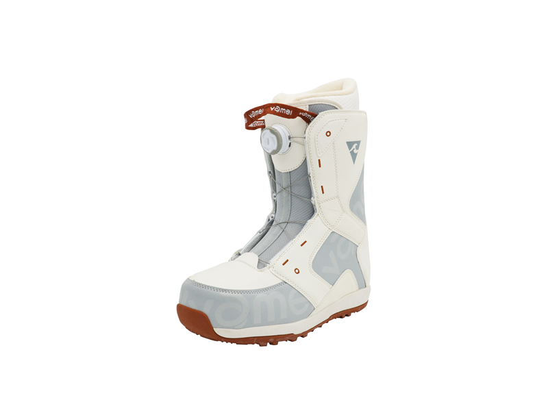 Adult snow boots